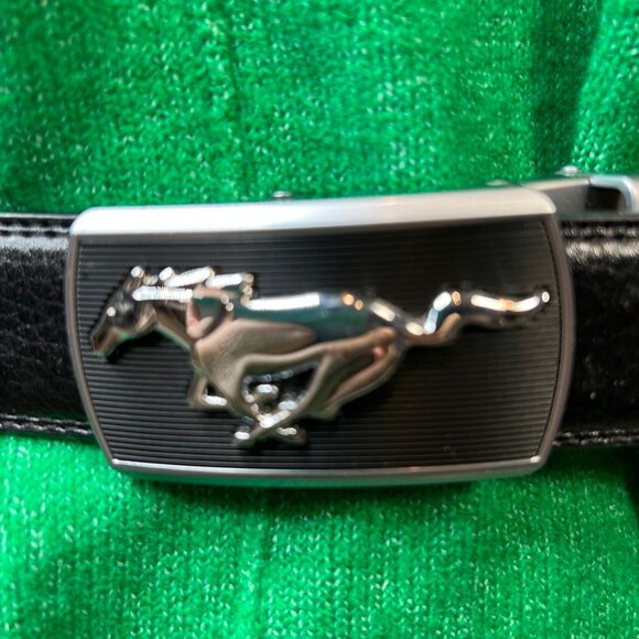 Women's Ford Mustang Running Horse Logo Size XL Black Genuine Leather Belt - Picture 2 of 4